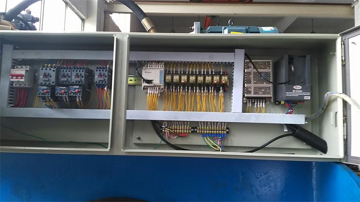 自動縮管沖孔機