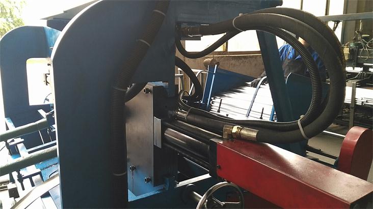 自動縮管沖孔機